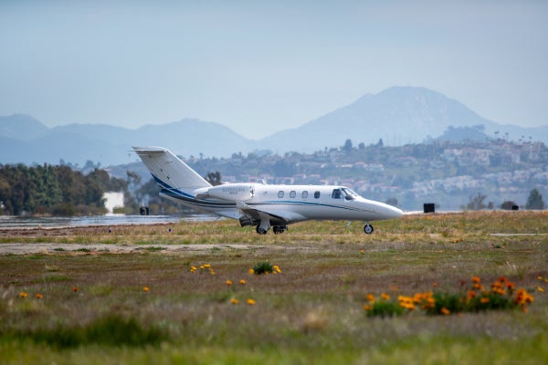 San Diego : deux morts dans le crash d’un avion à Montgomery-Gibbs, l’aéroport fermé