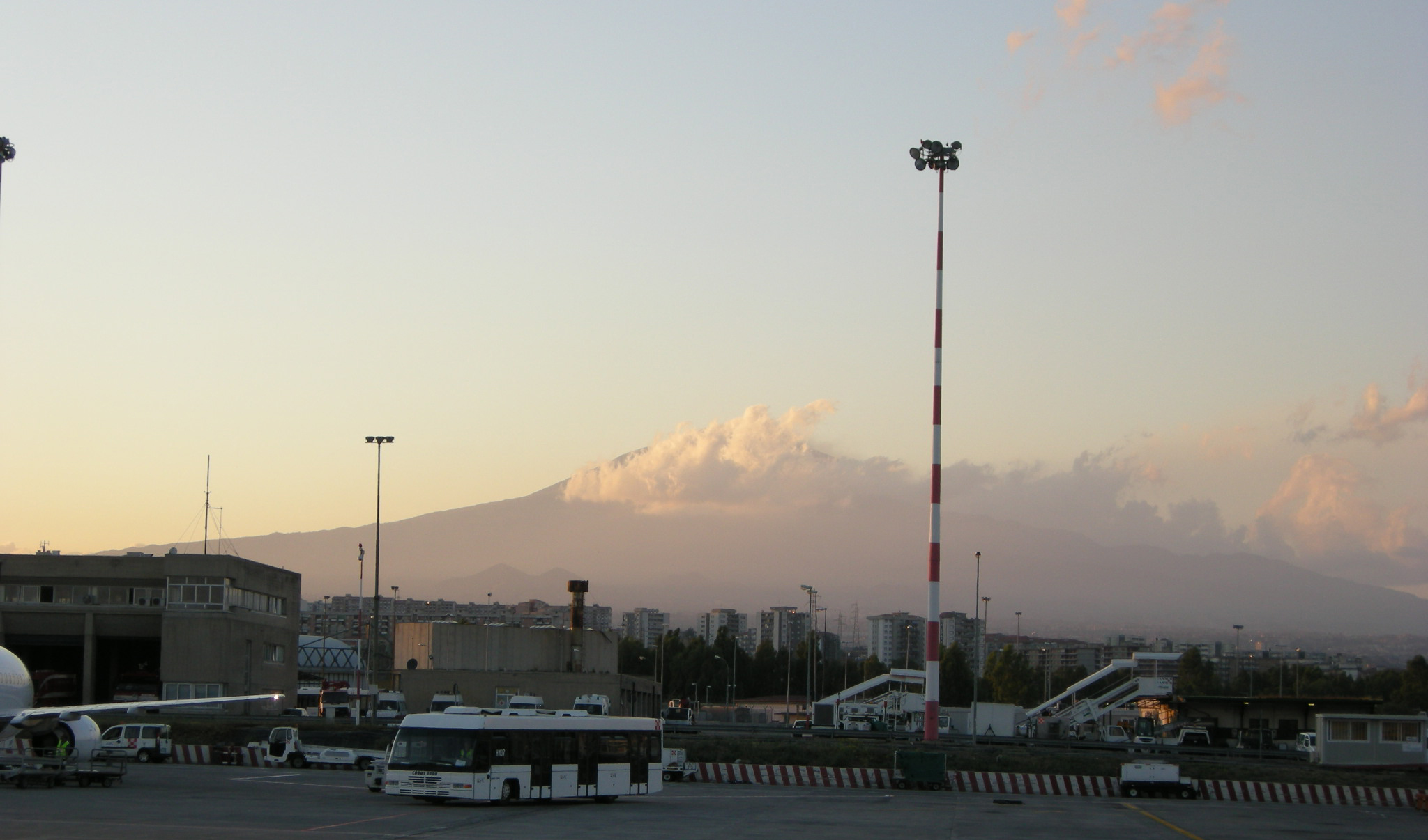 Etna : l’aéroport de Catane a rouvert, les vols ont repris après l’alerte aux cendres