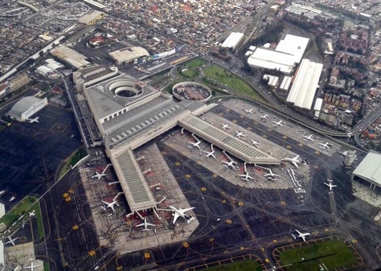 Vue aérienne de la Terminal 2 de l’aéroport international de Mexico-Benito Juárez