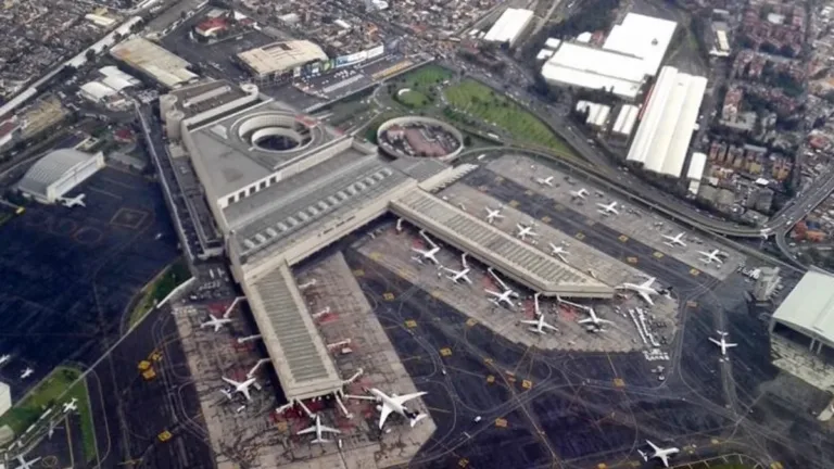 نيويورك JFK: رفع توقف الرحلات بعد عواصف قوية