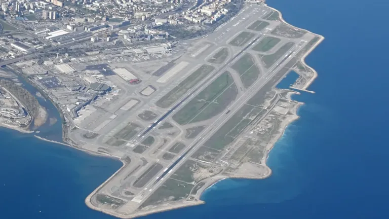 Vue aérienne de l’aéroport Nice Côte d’Azur en 2026