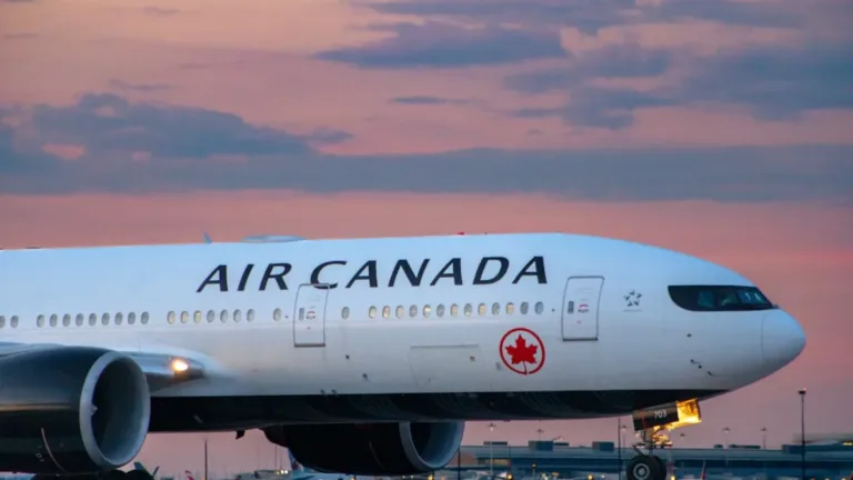 Avion illustrant le réseau régional Air Canada Express et Jazz Aviation