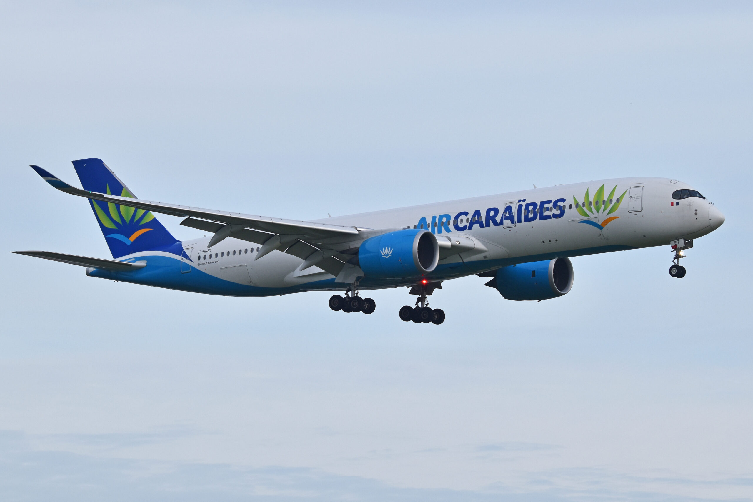 Airbus A350-900 d’Air Caraïbes à Paris-Orly