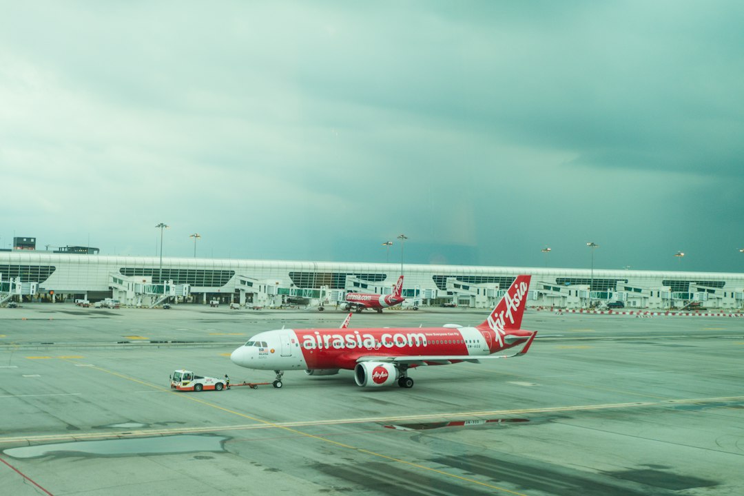 AirAsia sous pression : la Malaisie prépare un scénario de continuité avec Malaysia Airlines et Batik Air
