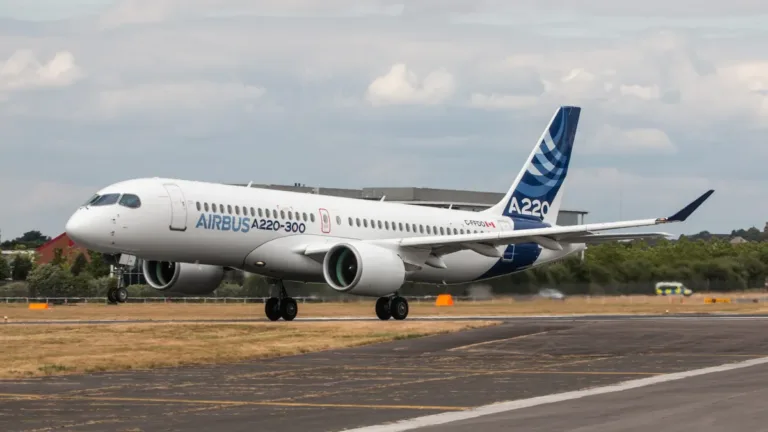 Airbus A220-300 illustrant un possible retour d’Airbus chez Royal Air Maroc