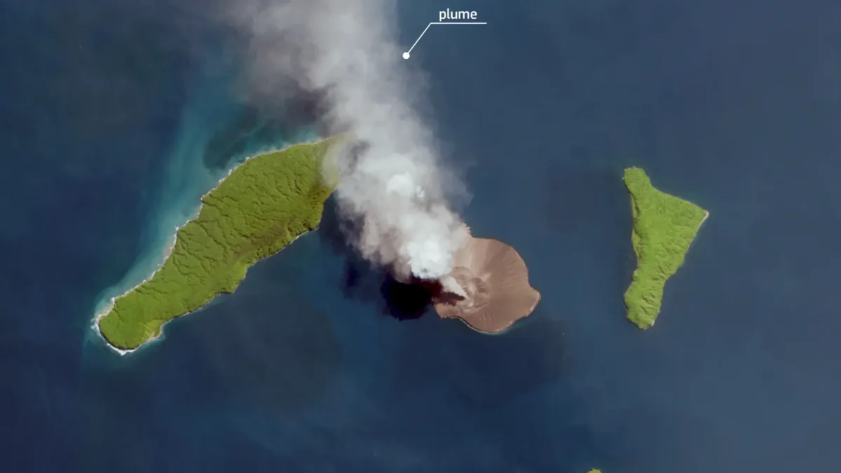 إندونيسيا: إعادة فتح المطارات بعد اضطرابات رماد Anak Krakatau