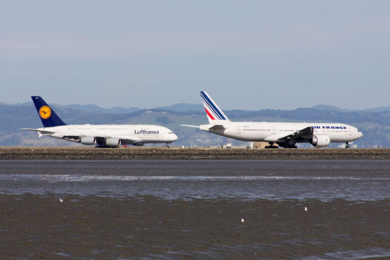 Avions Air France et Lufthansa, illustration de la consolidation du transport aérien européen