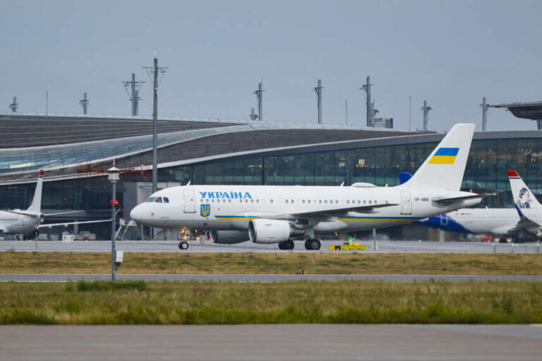 Airbus A319 présidentiel ukrainien UR-ABA à l’aéroport d’Oslo-Gardermoen le 8 septembre 2026