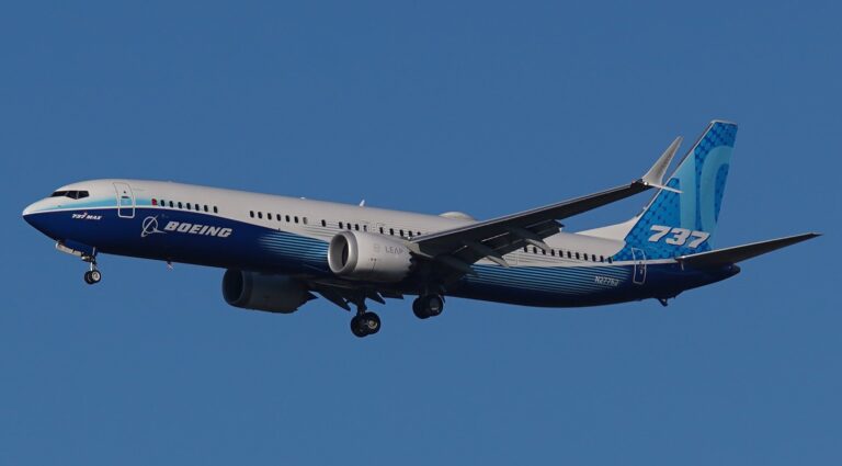 Boeing 737 MAX 10 en vol, modèle commandé par Lufthansa Group