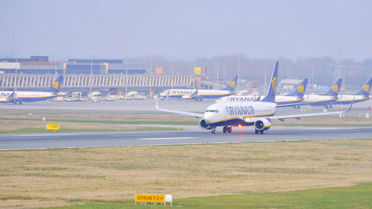 Charleroi air traffic controllers suspend strike