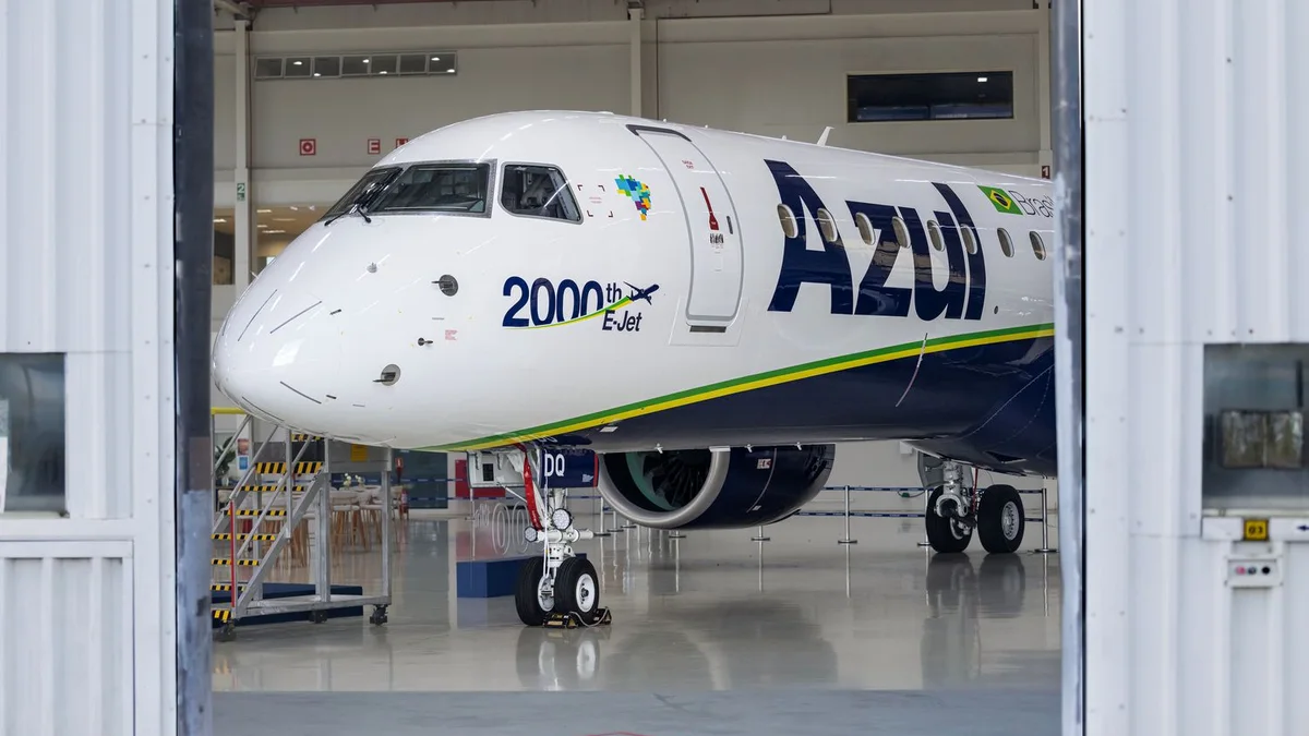 إمبراير تسلّم طائرة E-Jet رقم 2000 إلى Azul