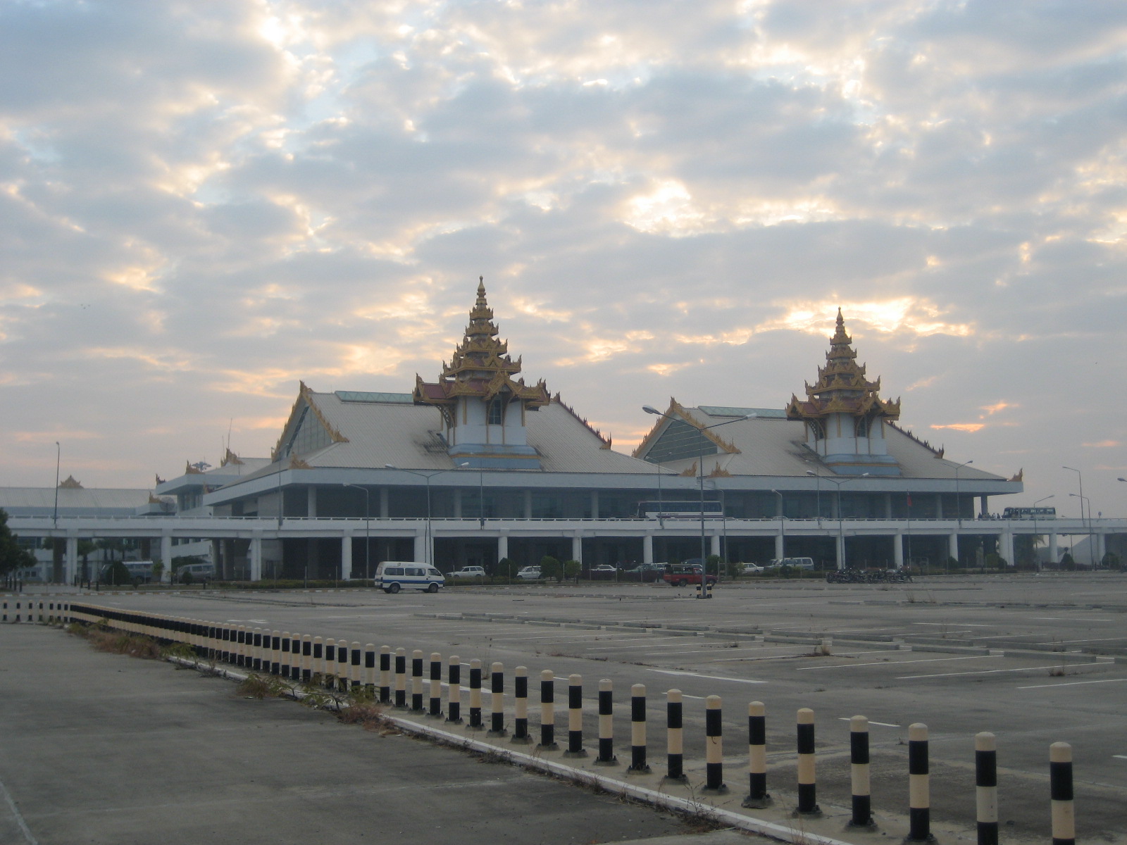 Myanmar : l’aéroport de Mandalay rouvre après l’attaque de drones