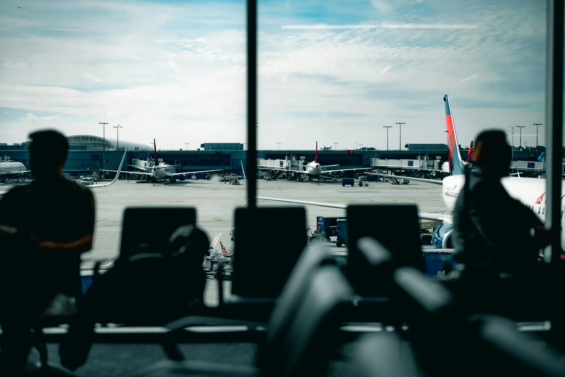 Surbooking : comment les compagnies choisissent qui reste au sol et comment réduire le risque d’être refusé à l’embarquement