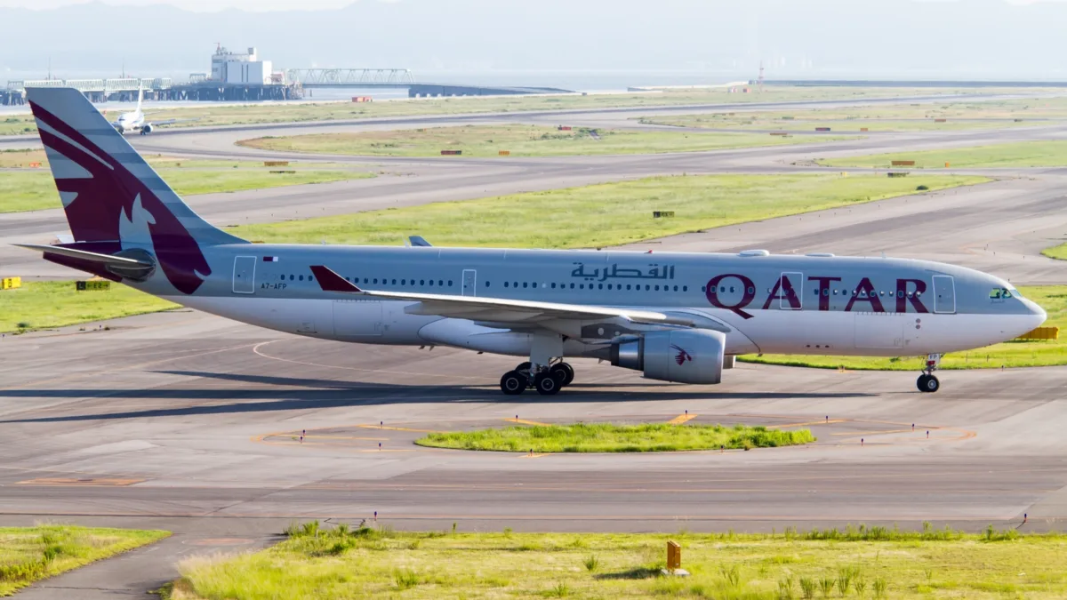 الخطوط الجوية القطرية تسحب آخر طائرات A330 وتعير طيارين إلى رواند إير