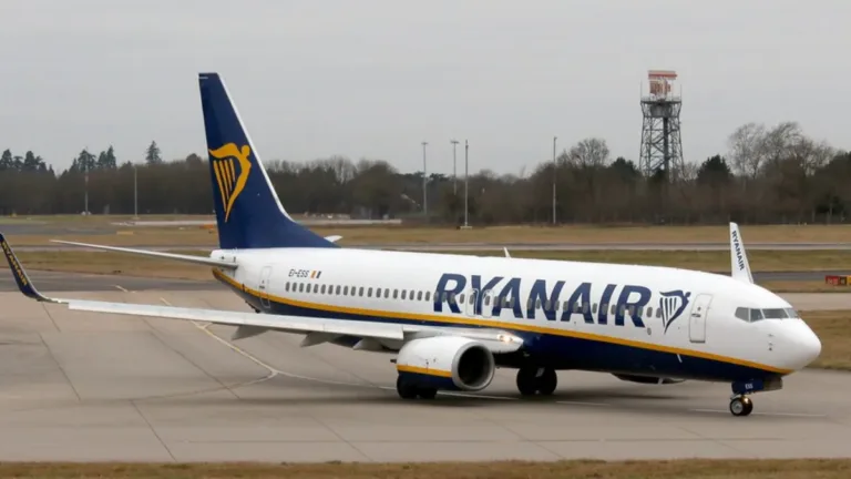 Ryanair تخفض هدف حركة الركاب مع ارتفاع أسعار الوقود
