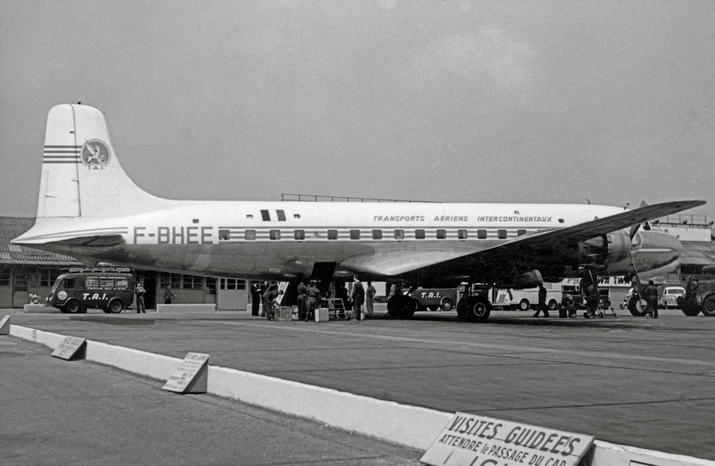 Douglas DC-6B F-BHEE de Transports Aériens Intercontinentaux à Orly en 1957