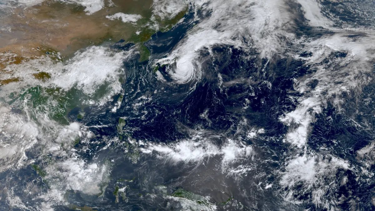 Japon : le typhon Dujuan perturbe des centaines de vols