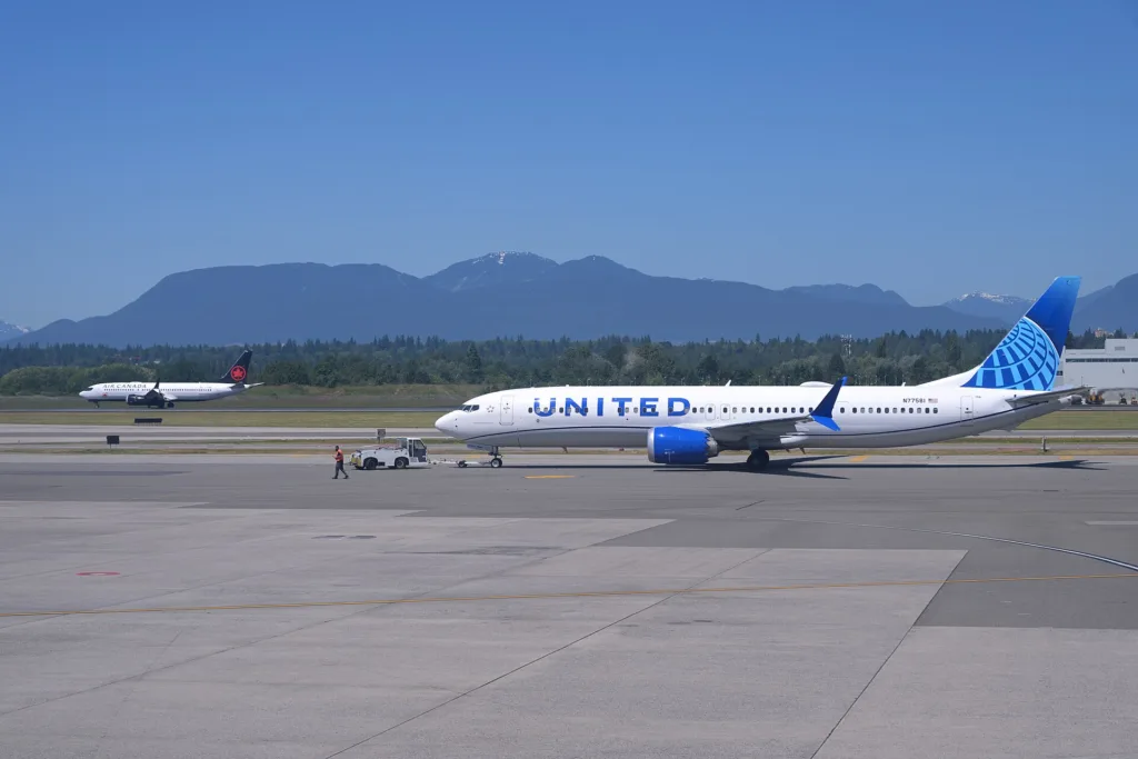 United Airlines Boeing 737 MAX 9 and Air Canada Boeing 737 MAX 8 at Vancouver International Airport in June 2025