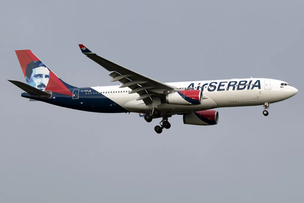 Airbus A330-200 d’Air Serbia immatriculé YU-ARB, livrée Nikola Tesla, photographié en 2021