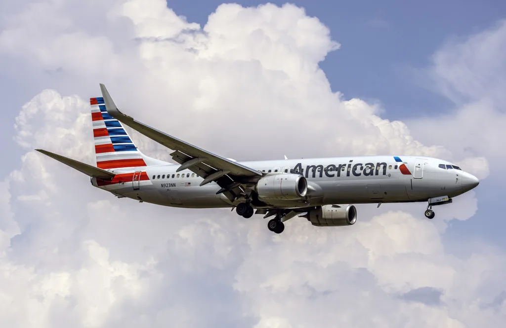 Boeing 737-800 American Airlines N923NN en approche