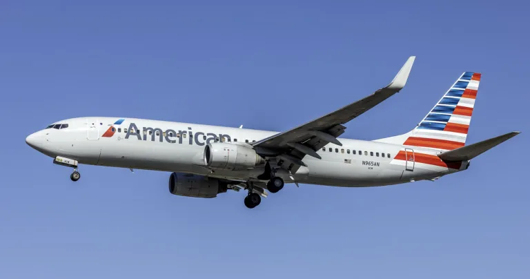Boeing 737-800 d’American Airlines, immatriculé N965AN, en approche à l’aéroport Baltimore-Washington