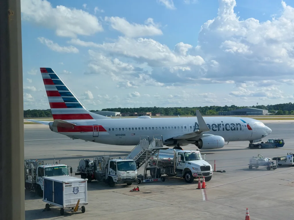 American Airlines Boeing 737-800, archive photograph of an aircraft different from flight AA1936