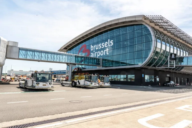 Charleroi air traffic controllers suspend strike