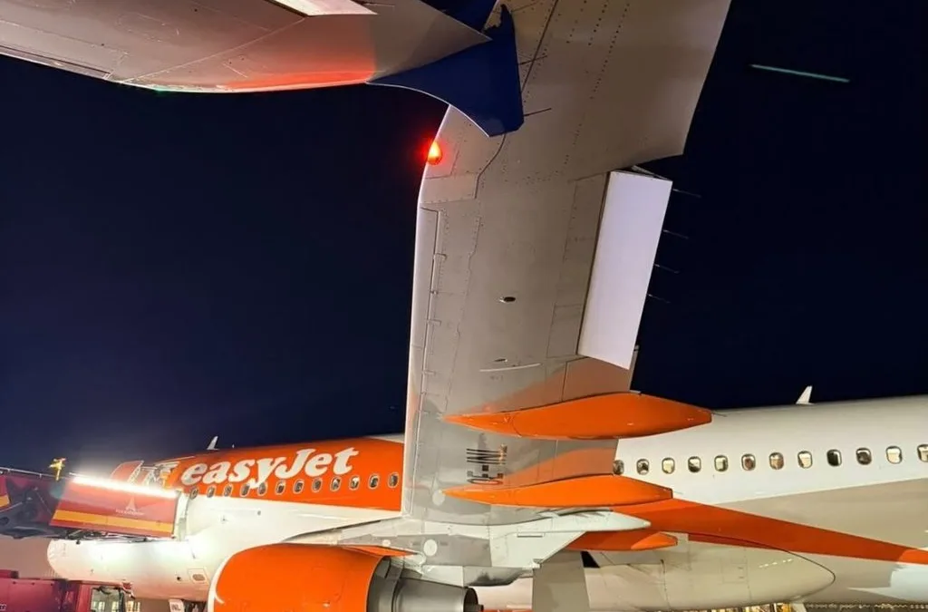 باريس CDG: اصطدام أرضي بين طائرتي easyJet وAir Serbia من طراز A320