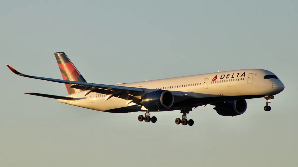 Delta Air Lines tire la sonnette d’alarme : le prix du kérosène menace les vols et les tarifs en 2027