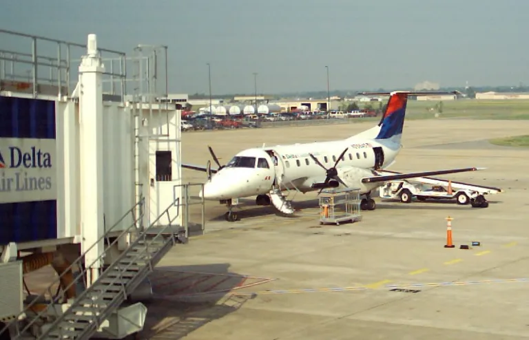 طائرة إنديغو تهبط في الهند بأضرار جسيمة في مقدمتها ونجاة جميع من كانوا على متنها
