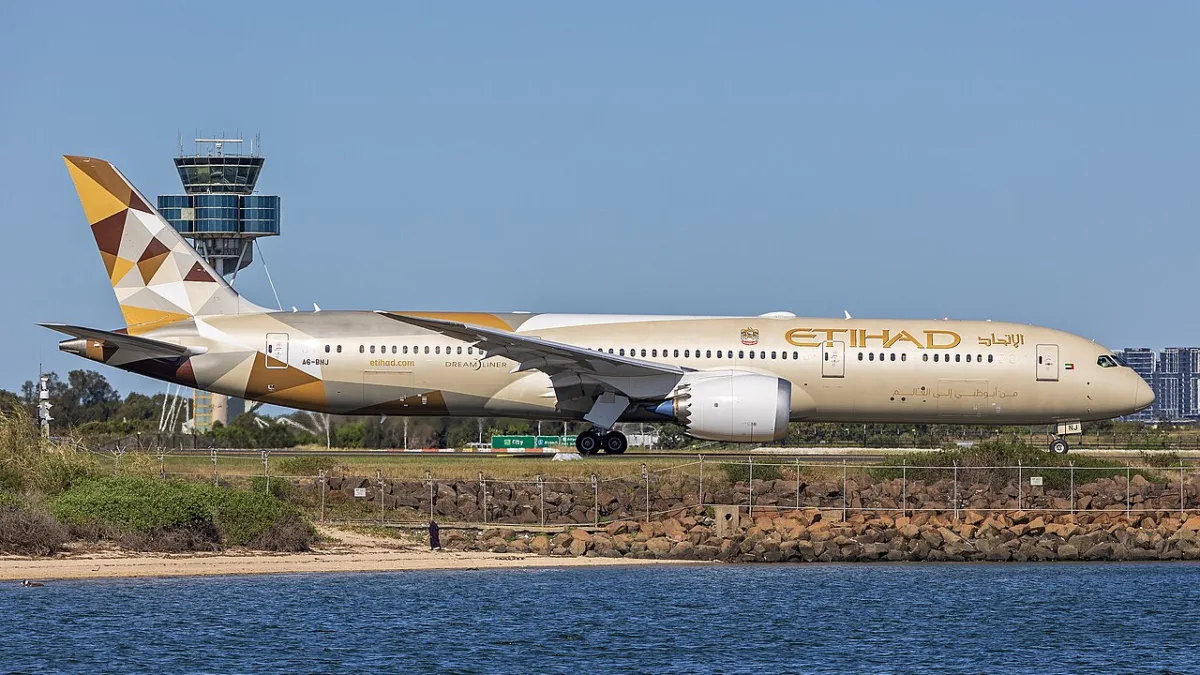 Boston Logan, un Boeing 787 d’Etihad entre sur une piste active et force un avion à remettre les gaz
