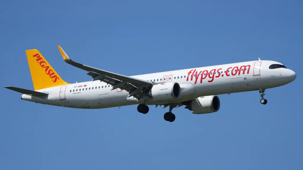 Pegasus Airbus A321neo TC-RBG approaching Frankfurt Airport, May 2023