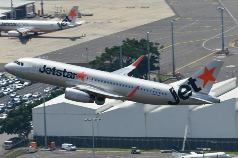 Virgin Australia disruption hits more than 30,000 passengers