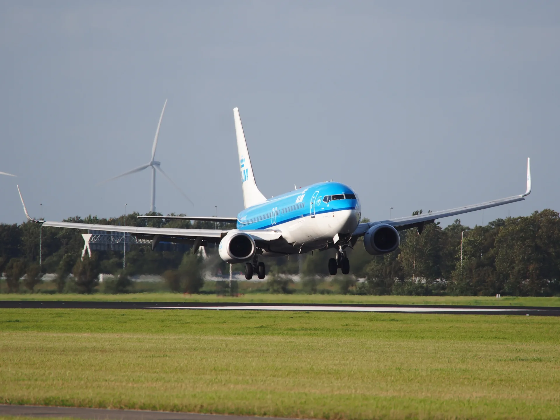 Boeing 737-800 de KLM à l’atterrissage à Amsterdam-Schiphol, photographie d’archive d’août 2014