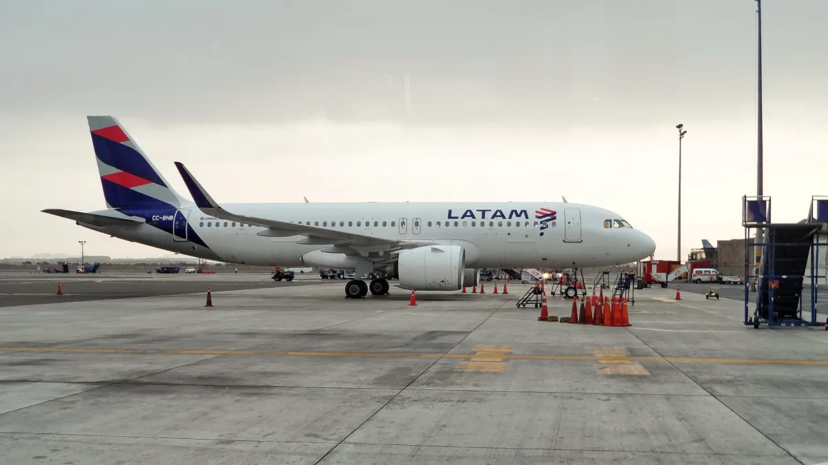 Pérou, un Airbus A320 de LATAM prend feu avant son décollage à Lima