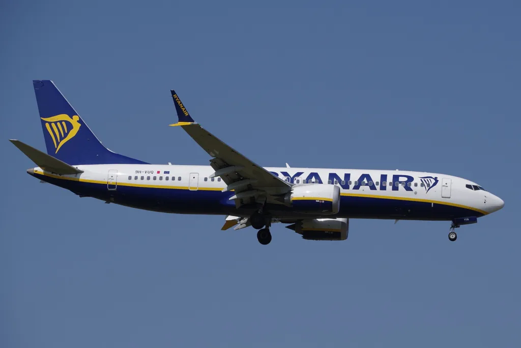 Boeing 737 MAX 8-200 Ryanair 9H-VUQ en approche à Berlin, photographie d'archive août 2024