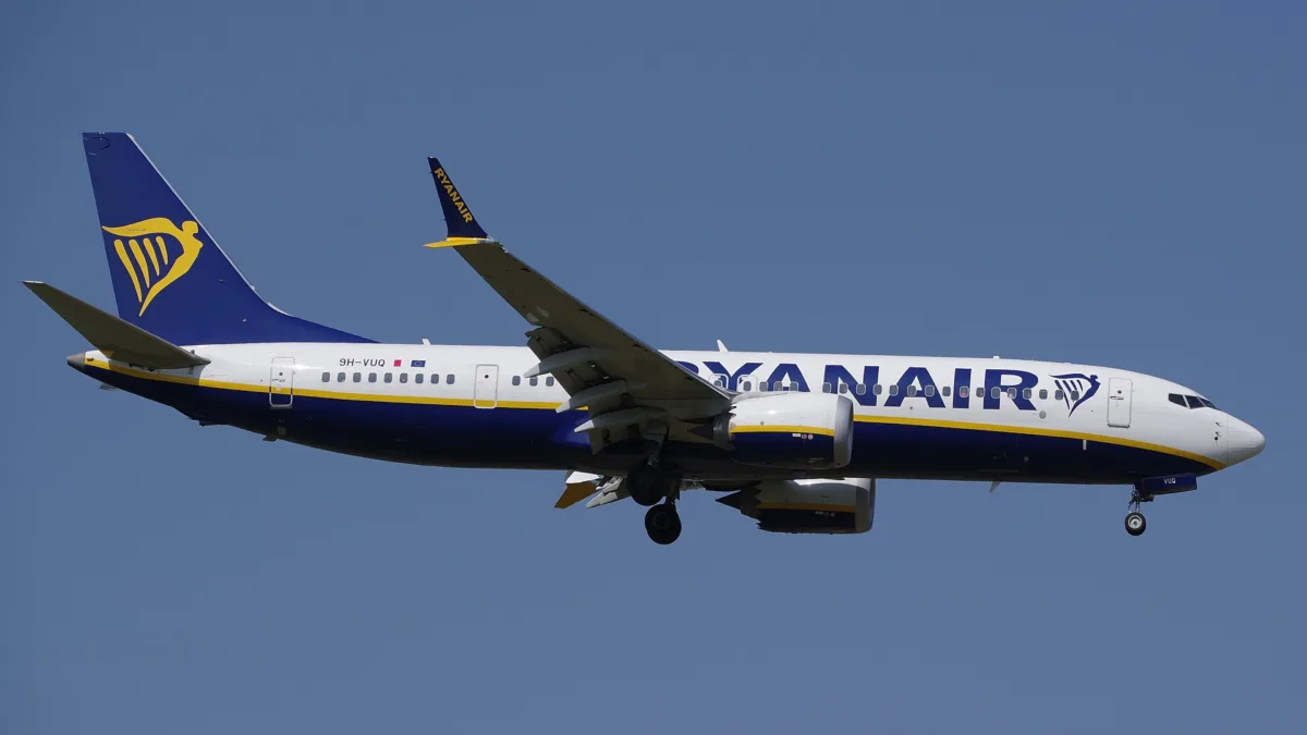 Ryanair ferme sa base de Berlin : 7 avions retirés, 12 lignes supprimées, 700 000 sièges en moins avec Hambourg