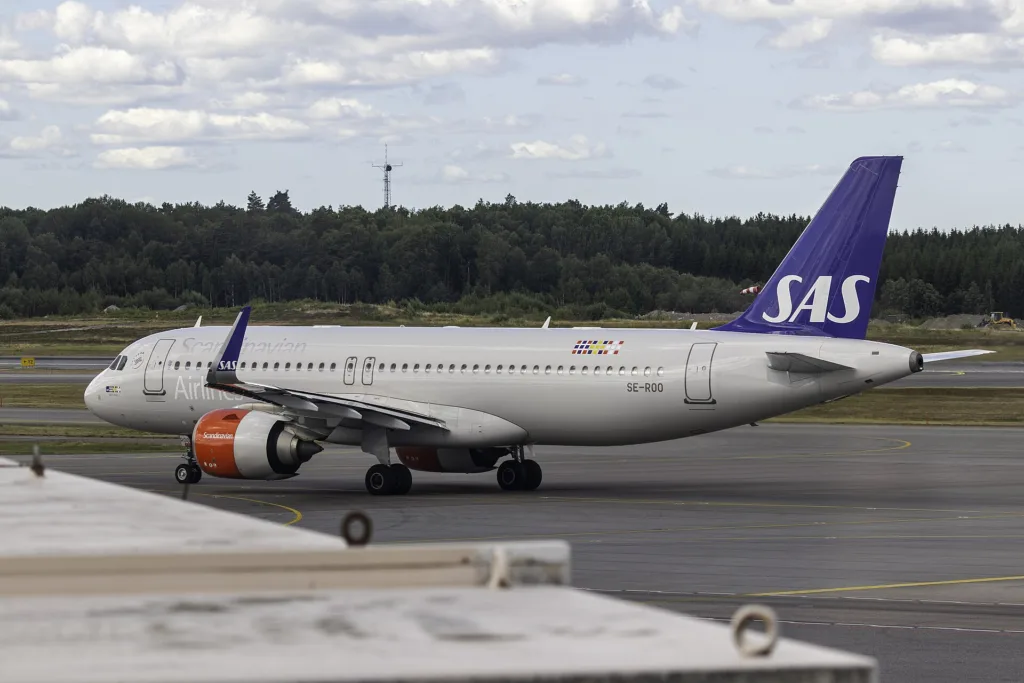 Airbus A320neo de SAS Scandinavian Airlines immatriculé SE-ROO à l'aéroport de Stockholm-Arlanda