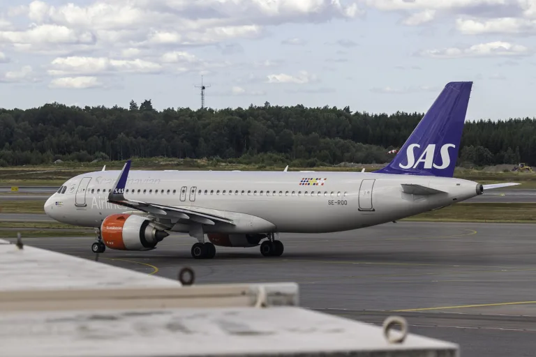 Airbus A320neo de SAS Scandinavian Airlines immatriculé SE-ROO à l'aéroport de Stockholm-Arlanda