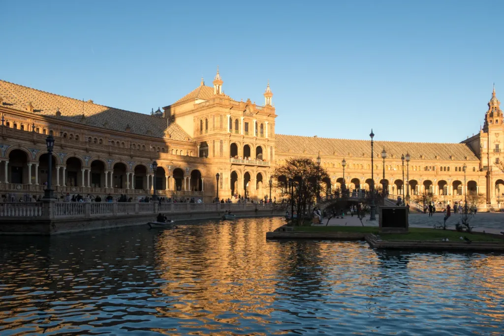 Plaza de España à Séville au coucher du soleil