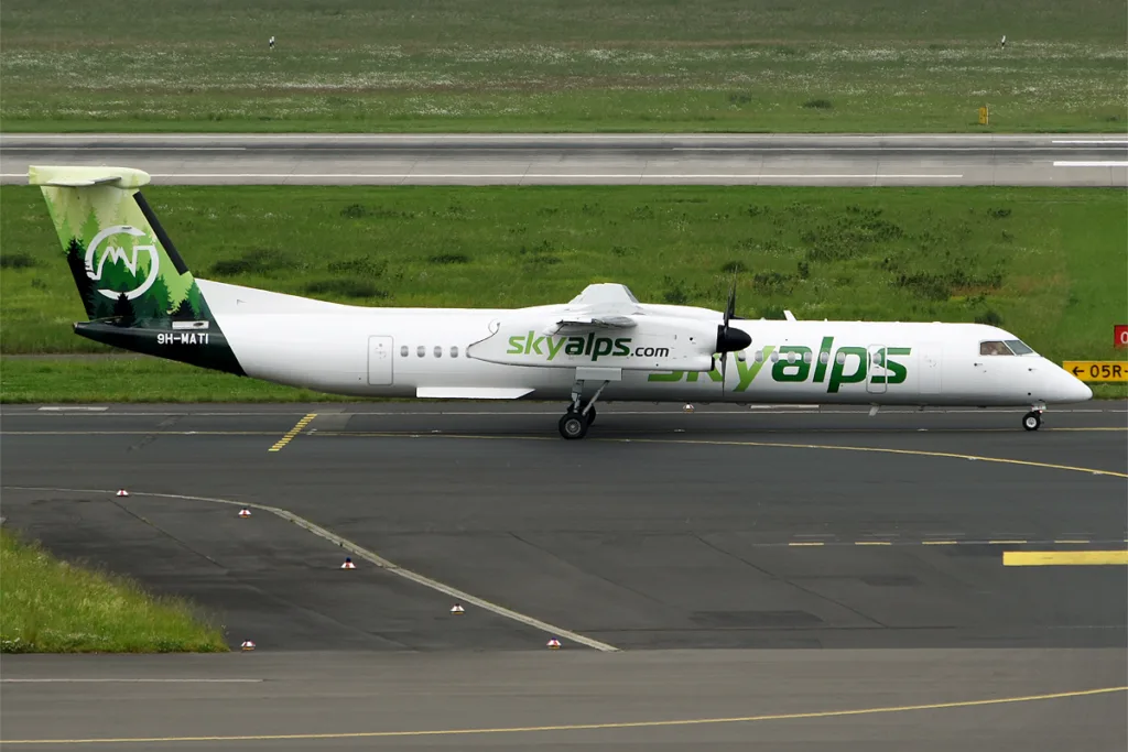 SkyAlps Dash 8-400 9H-MATI in flight, archive photograph unrelated to the planned Groningen–Ireland services