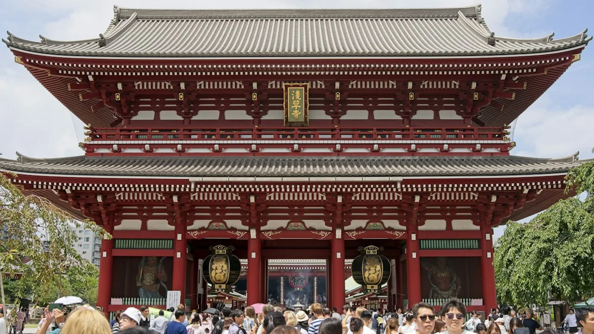 Hōzōmon du temple Sensō-ji à Asakusa avec la foule