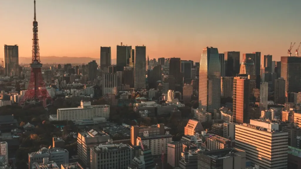 Tokyo skyline et Tokyo Tower au coucher du soleil