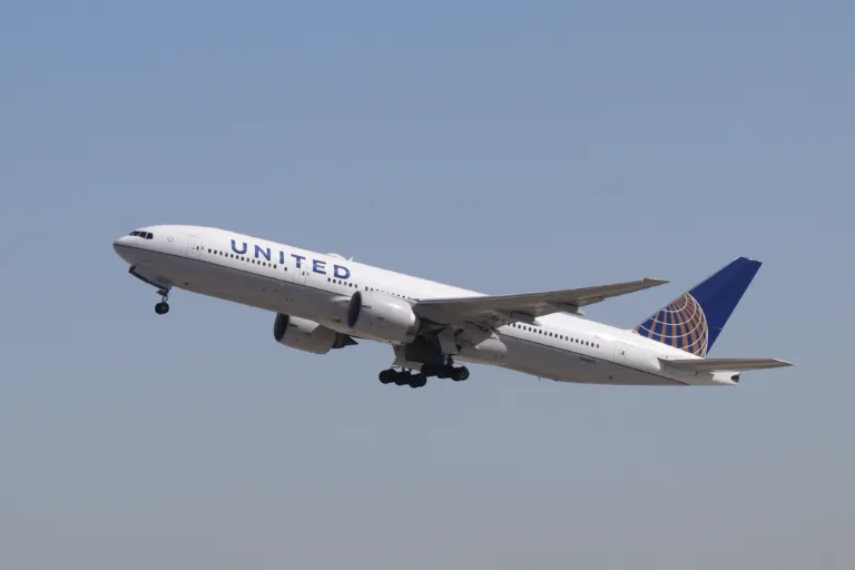 United Airlines Boeing 777-200 N78003 taking off at Los Angeles International Airport in 2021