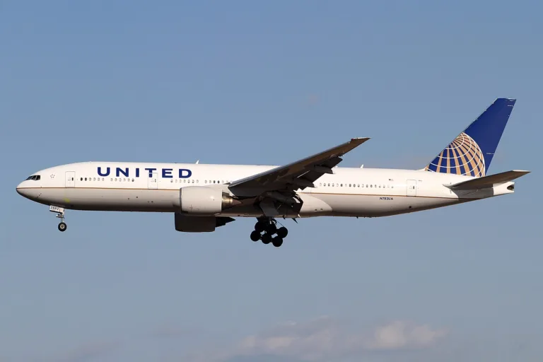 United Airlines Boeing 777-200ER N782UA, photo d'archive à Tokyo-Narita en 2012