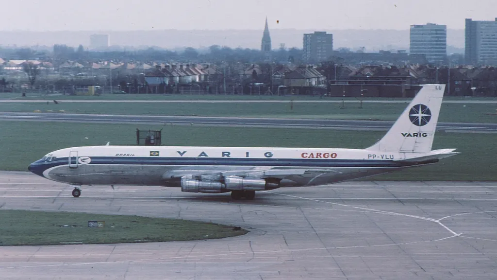 Varig Boeing 707 PP-VLU · London Heathrow · 26.03.1978