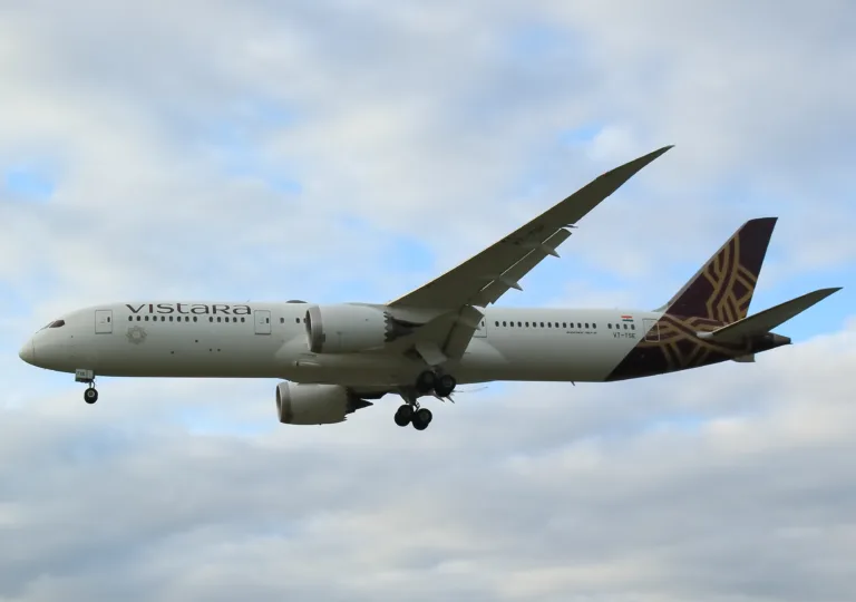 Vol Air India AI2030 — Boeing 787-9 VT-TSE, ancienne livrée Vistara, photo d'archives