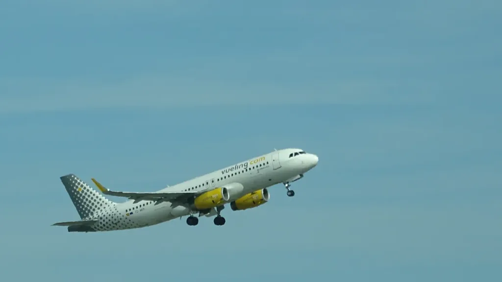 Airbus A320 Vueling photographié à l’aéroport Barcelone-El Prat en 2017, illustration d’archives des perturbations aériennes.
